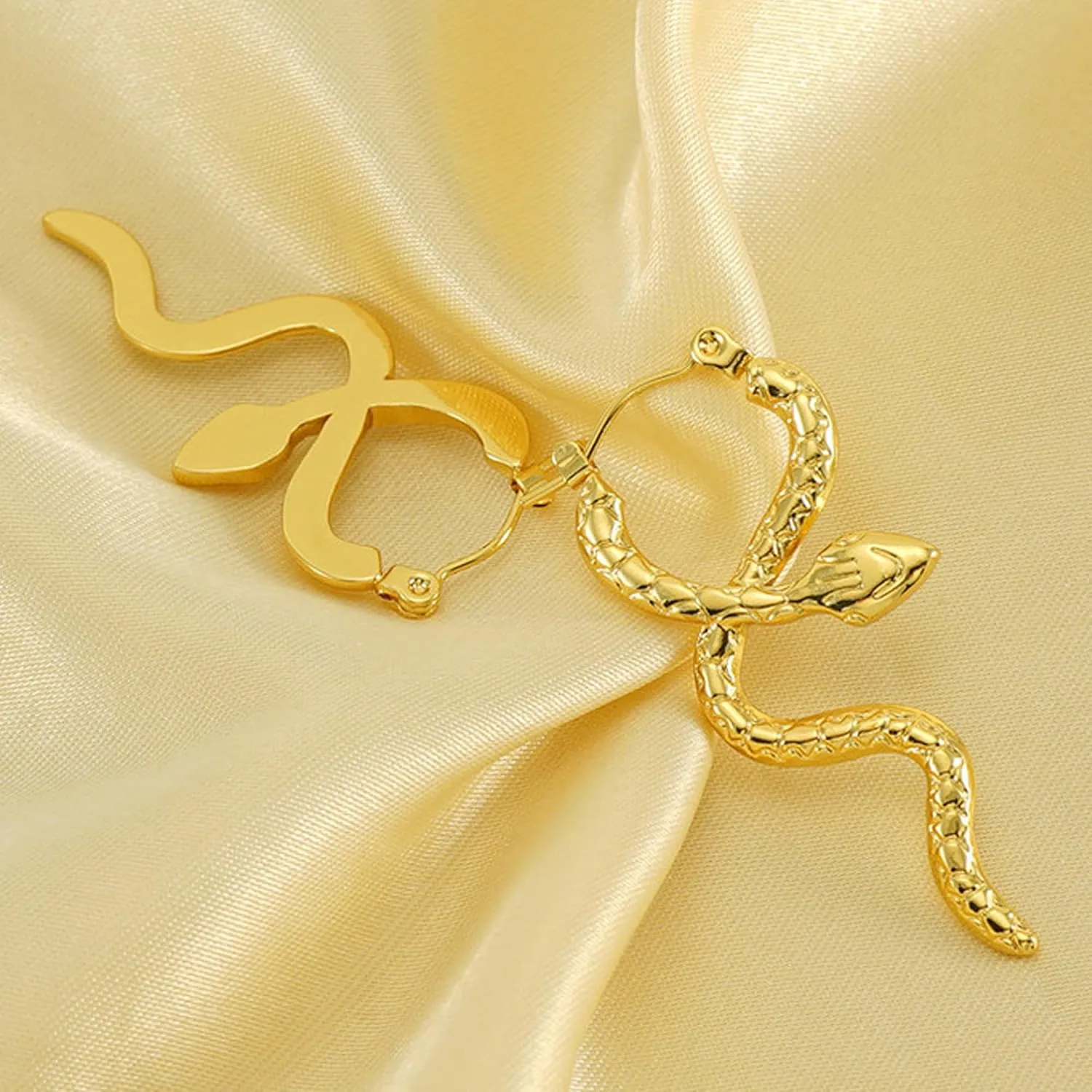 18K Gold Plated Hoop Earrings for Women Gold Chunky Hoop Earrings for Women Small Chunky Gold Hoops Huggies Earrings for Women