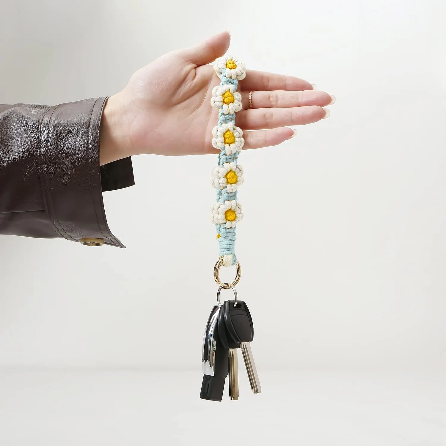 Boho Keychain Handmade Keychain Wristlet Key Chain Wrist Lanyard for Keys Cute daisy keychain for Women