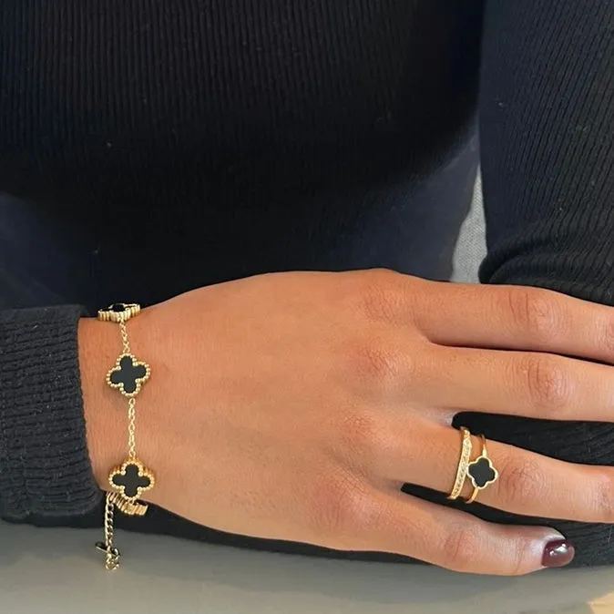 Clover Ring