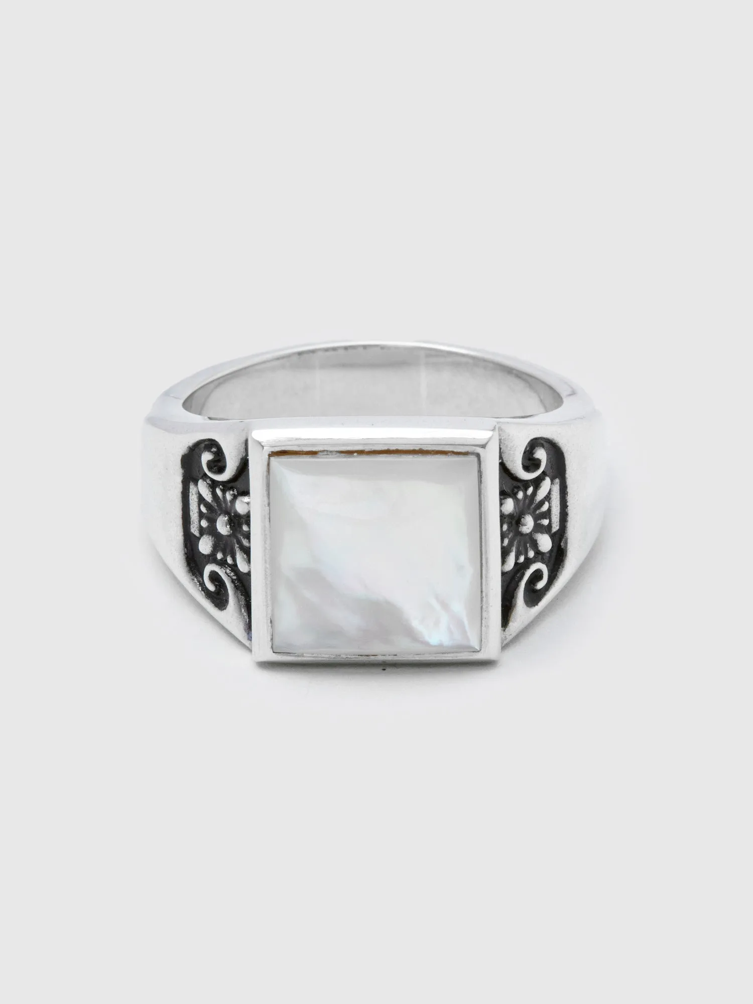 Collegiate Ring in Silver/Mother of Pearl