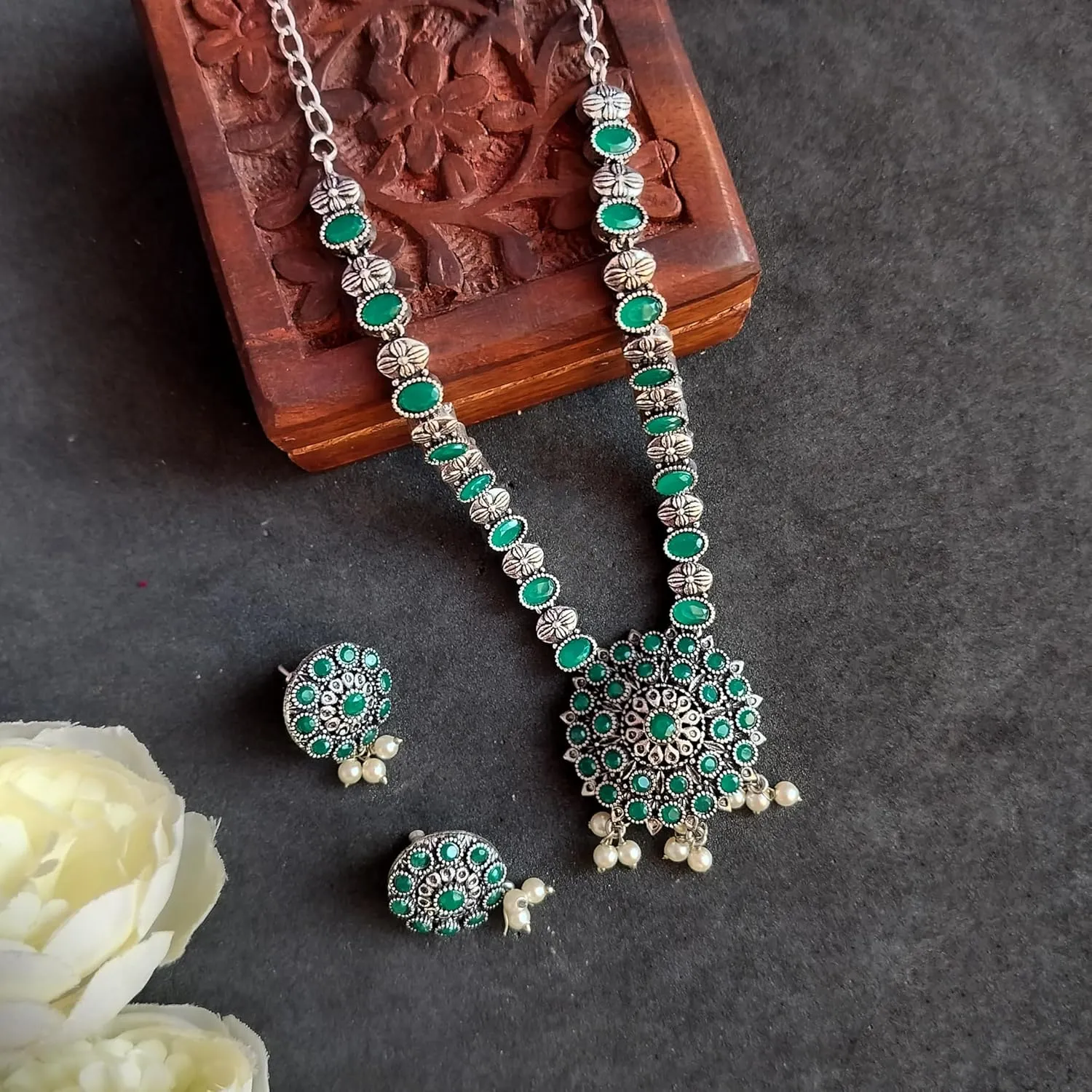 Efulgenz Indian Jewelry Sets for Women Crystal Stone Round Floral Necklace Sets with Faux Pearl Drop Dangle Earrings Choker Necklace Earrings Set Bohemian Jewelry Set for Women
