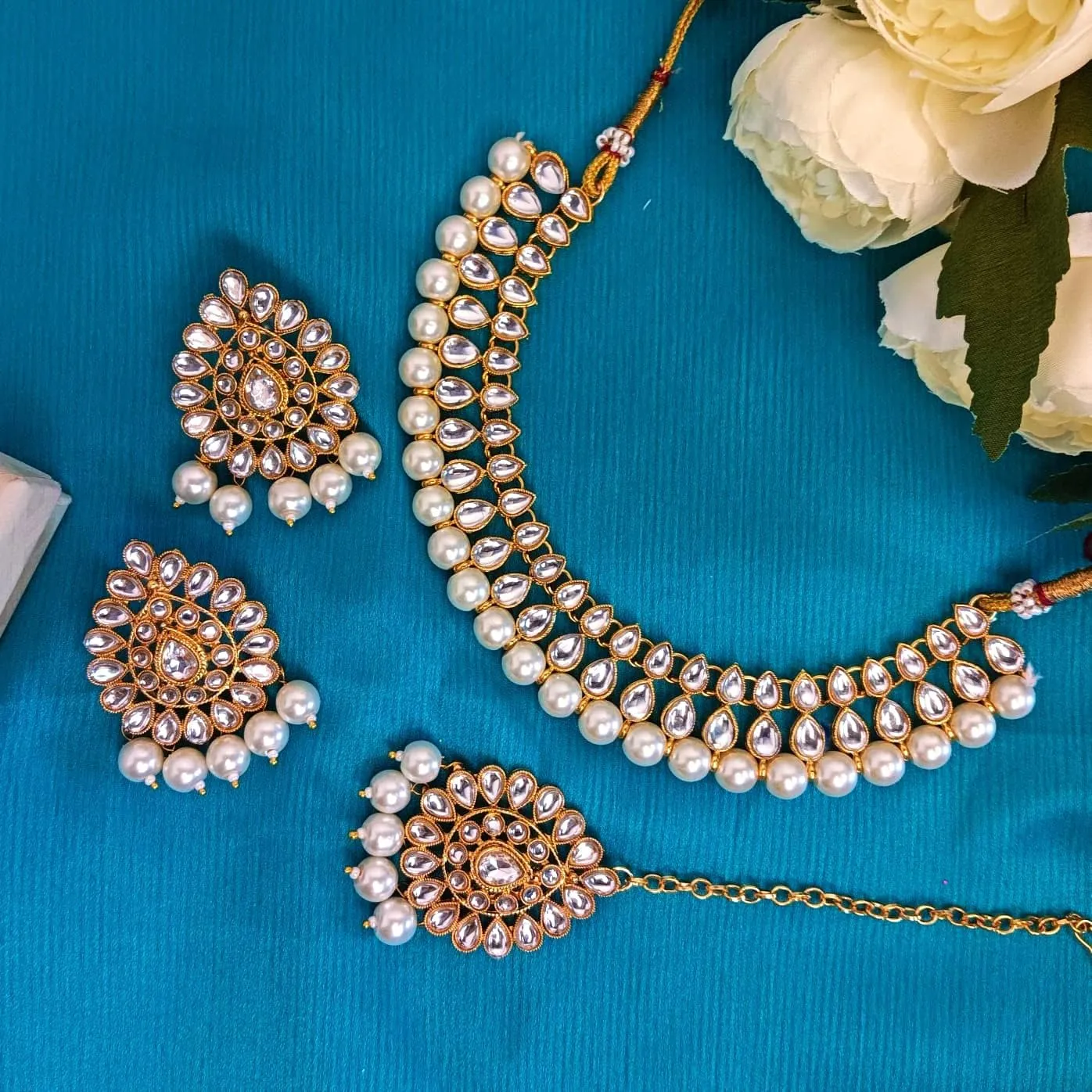 Efulgenz Kundan Necklace Indian Jewelry Kundan Crystal Faux Pearl Necklace Set Bollywood Wedding Choker Necklace Earrings Maang Tikka Bridal Set for Women
