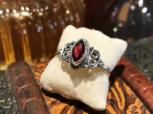 Garnet Alta Ring - Marquise (US 9.5)