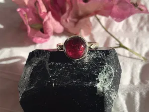 Garnet Engla Ring - Round (US 7)