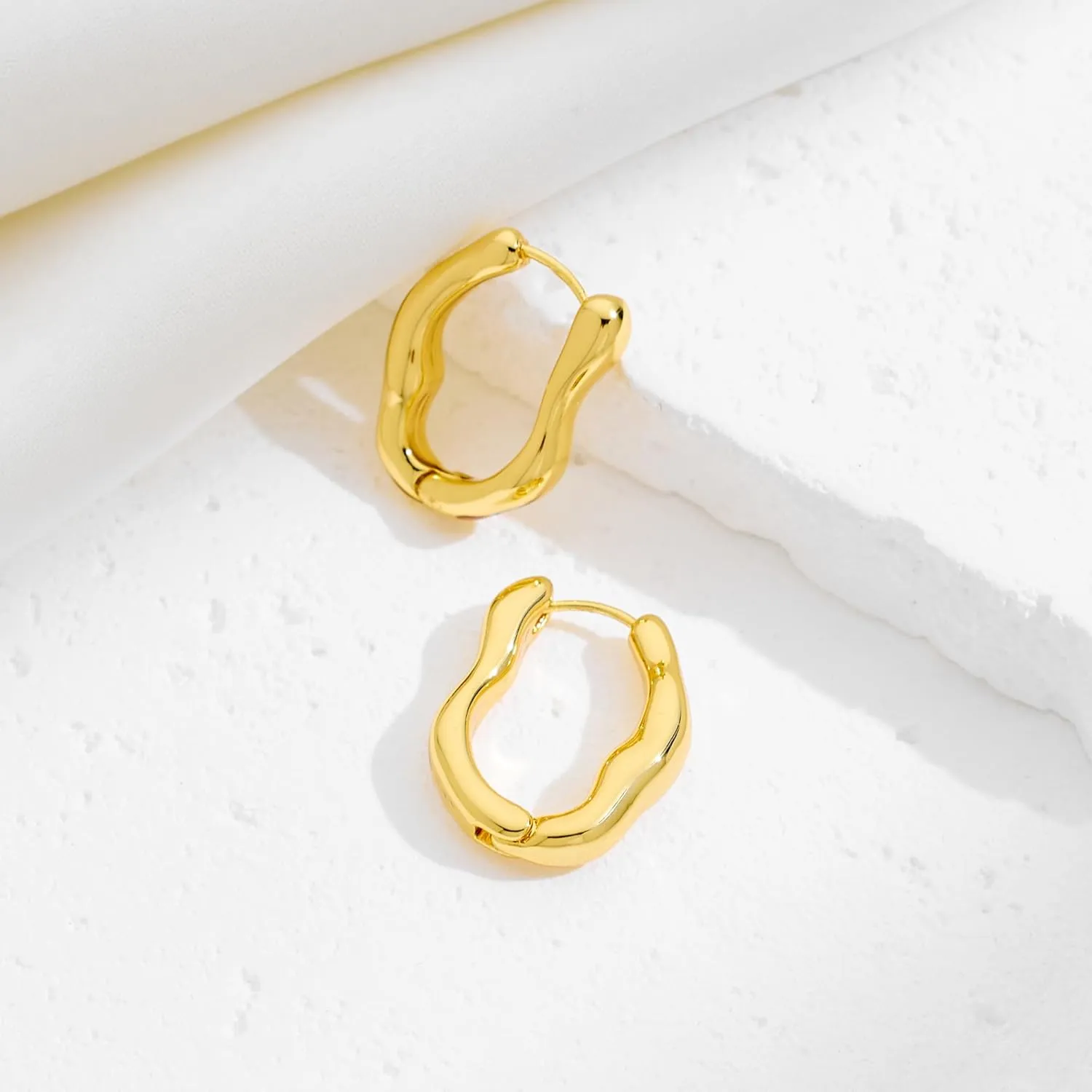Gold Hoop Earrings for Women Chunky Minimalist Geometric Huggie Hoop Earrings Dainty Thick Y2K Preppy Earrings