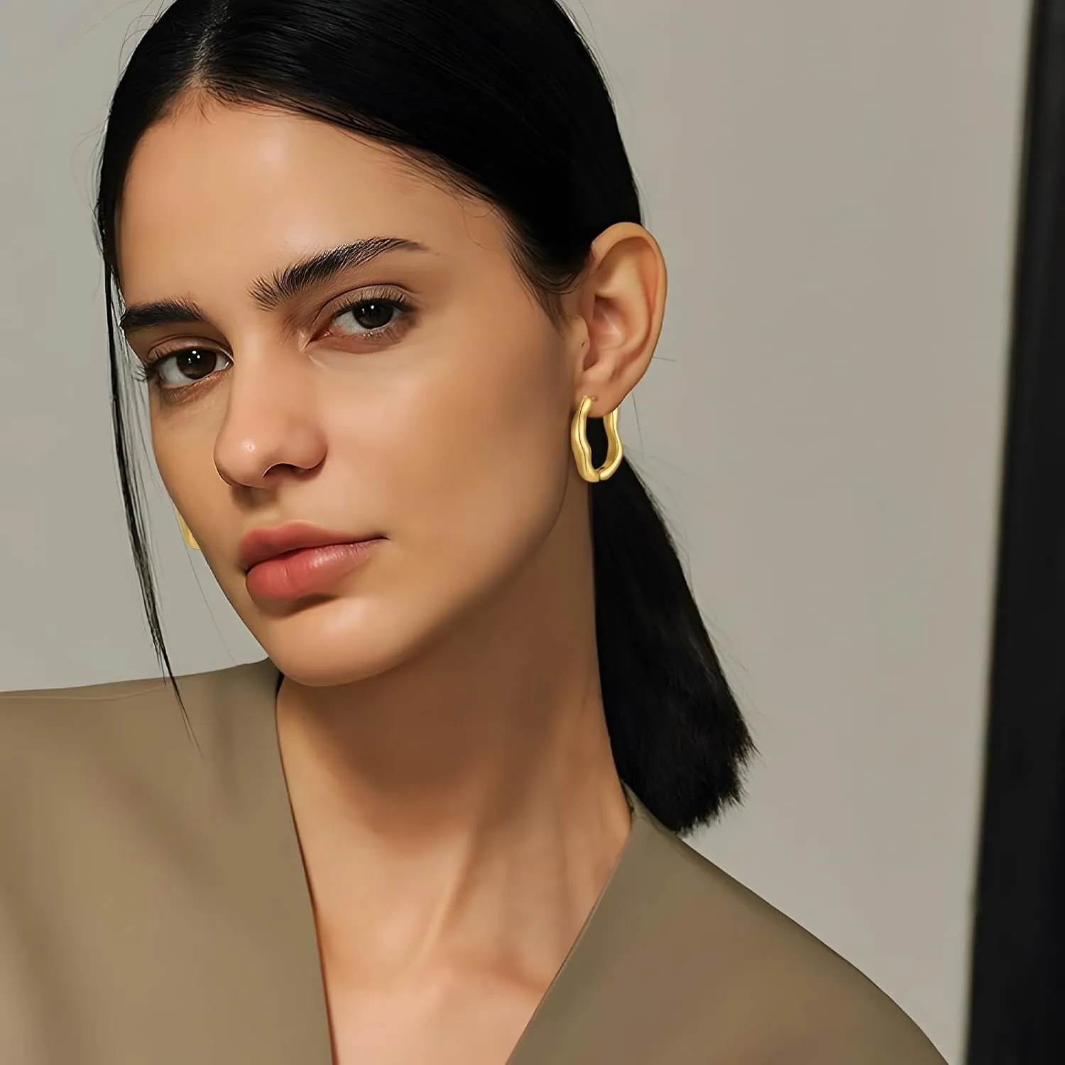 Gold Hoop Earrings for Women Chunky Minimalist Geometric Huggie Hoop Earrings Dainty Thick Y2K Preppy Earrings