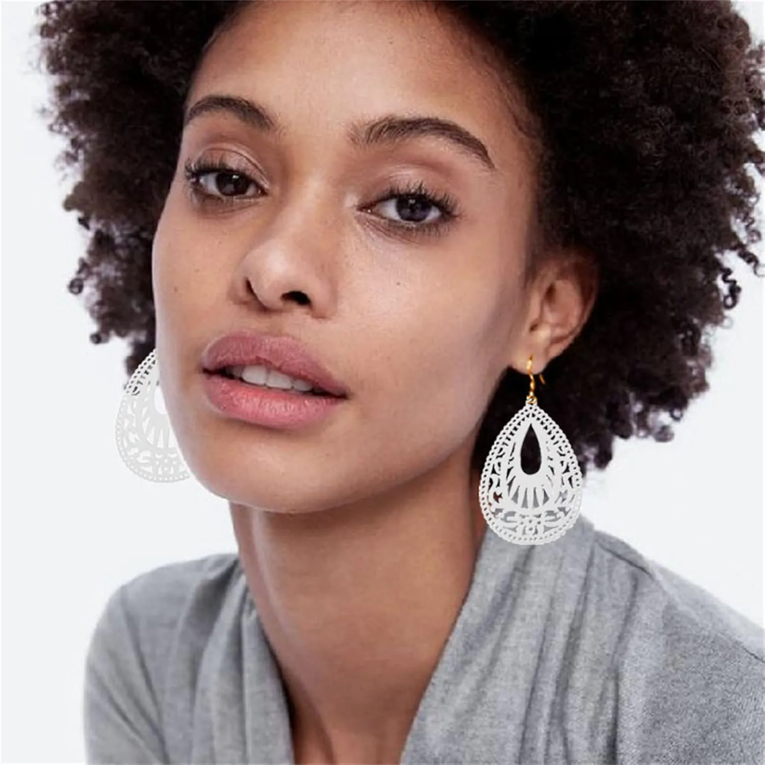 Handmade Bohemian Geometric Wood Earrings for Women Vintage Bohemian African Nature Wooden Earrings Lightweight Hollow Teardrop Ethnic Fashion Statement Earring