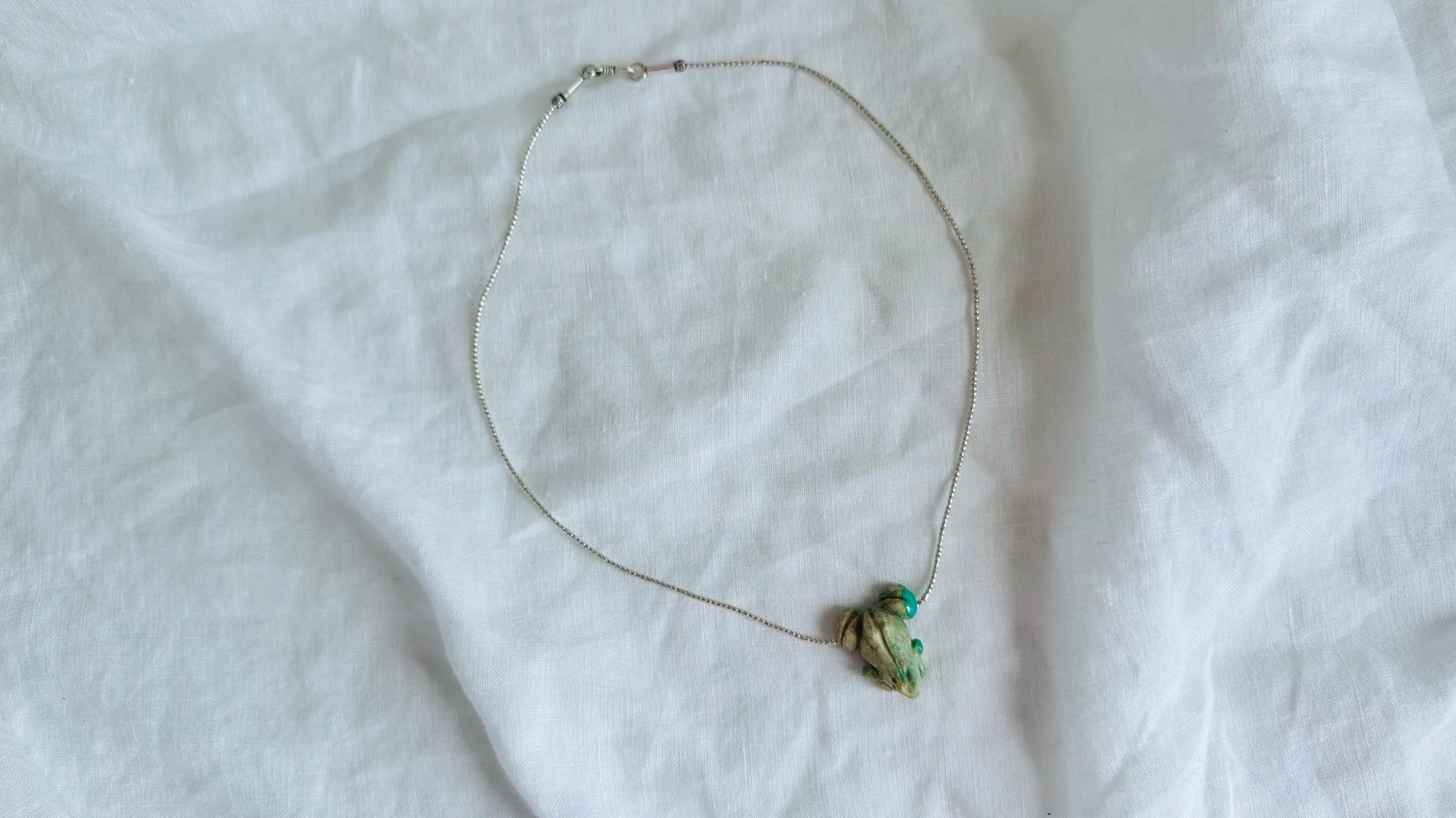 Labradorite Frog Pendant Necklace. Sterling Silver. 2630
