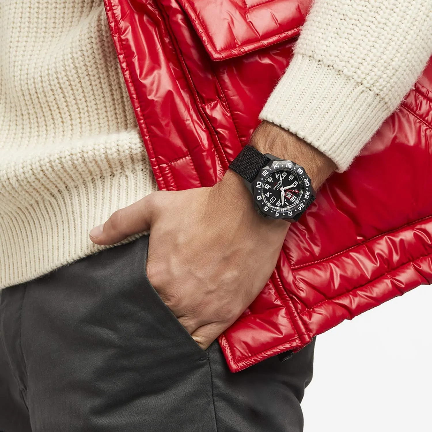 Luminox - F-117 Nighthawk - Mens Watch 44mm - Pilot Watch in Black Date Function Second Time Zone - 200m Water Resistant - Sapphire Glas - Mens Watches - Made in Switzerland