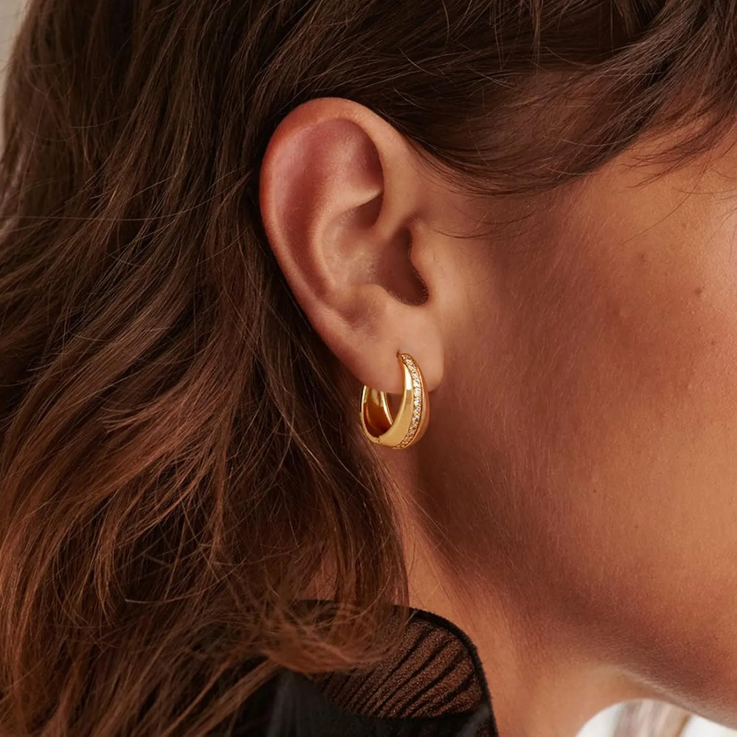 MEVECCO Gold Chunky Huggie Hoop Earring 18K Gold Plated Dainty Handmade Hypoallergenic Sleeper Hoop Earrings for Women