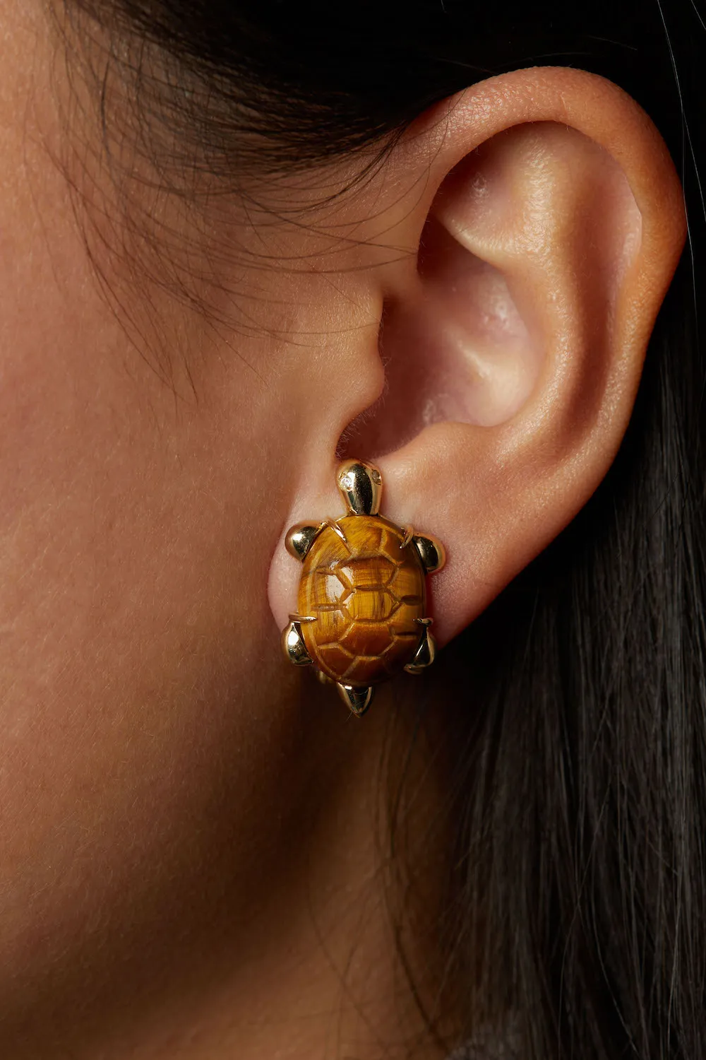 Miniature turtle earrings with diamond