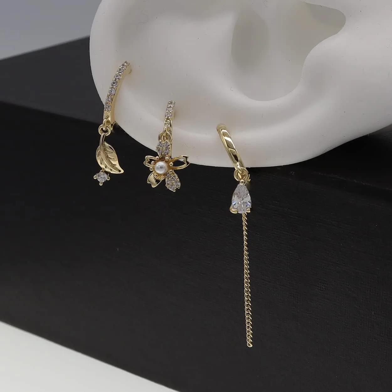 Sonateomber Heart Flower Dangle Drop Gold Small Huggie Hoop Earrings for Women, Cute Trendy Hypoallergenic Prom Fashion Jewelry Gift