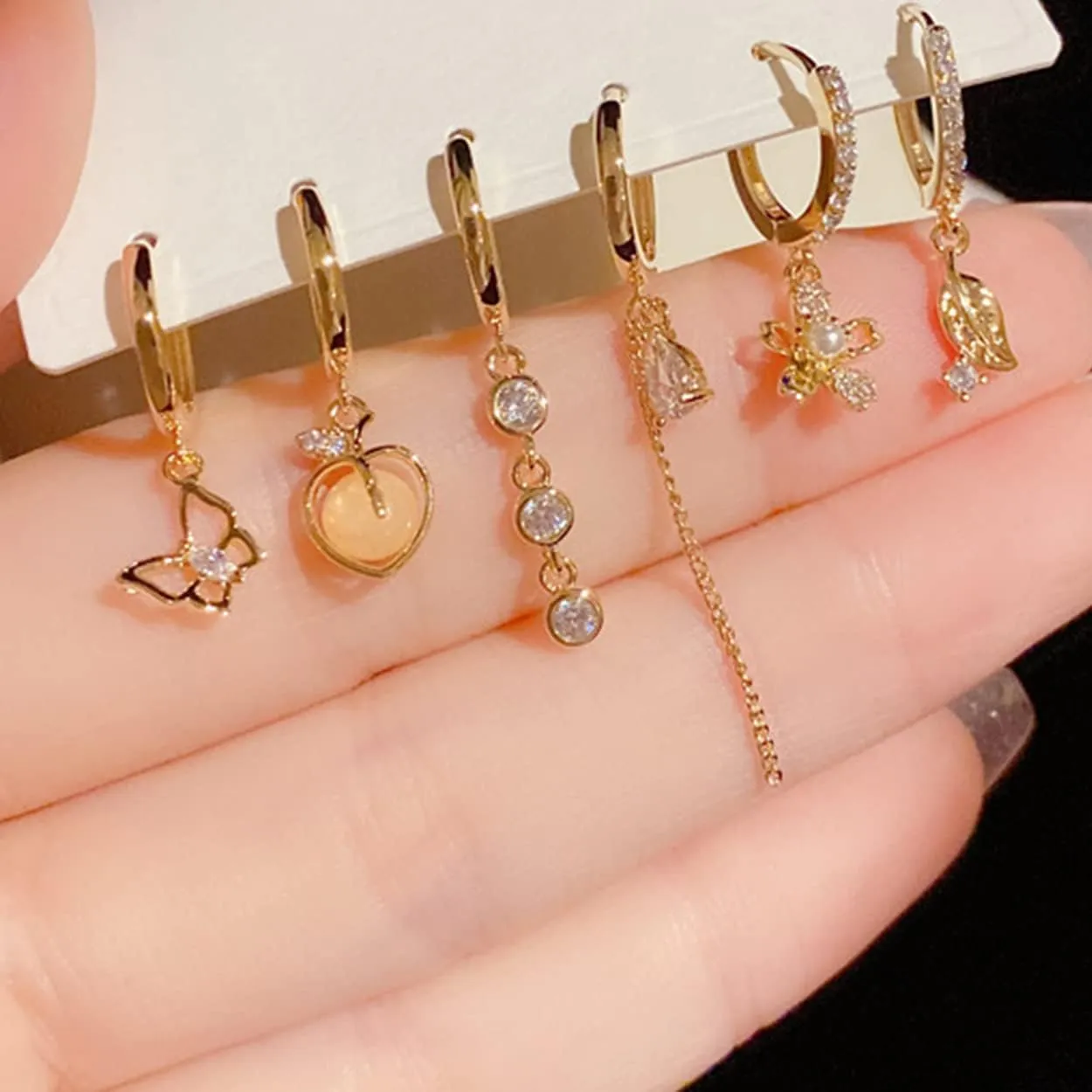 Sonateomber Heart Flower Dangle Drop Gold Small Huggie Hoop Earrings for Women, Cute Trendy Hypoallergenic Prom Fashion Jewelry Gift