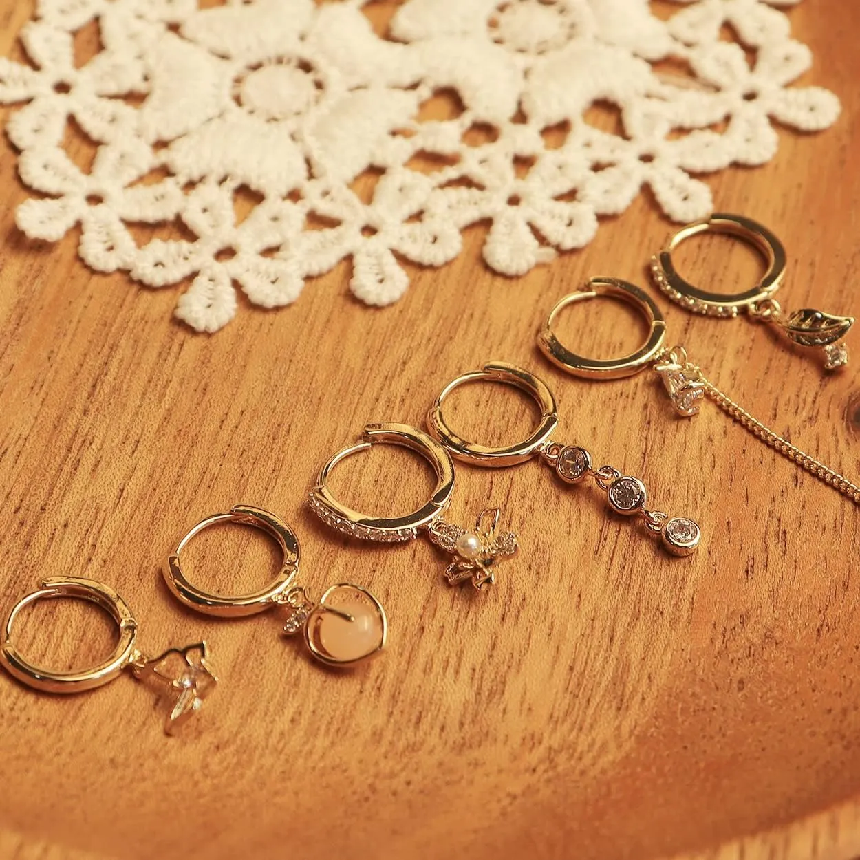 Sonateomber Heart Flower Dangle Drop Gold Small Huggie Hoop Earrings for Women, Cute Trendy Hypoallergenic Prom Fashion Jewelry Gift