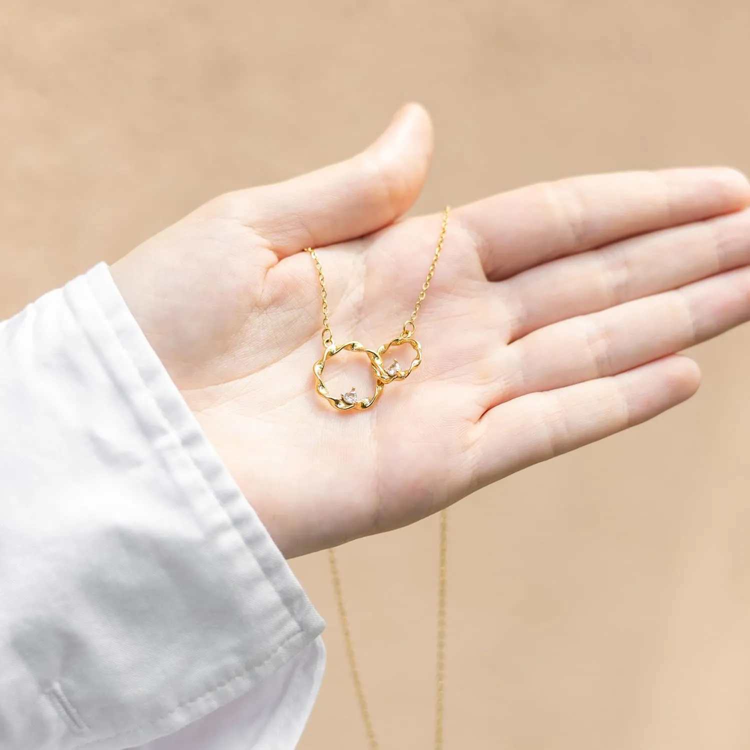 Suavell Sister Necklace - Sterling Silver Interlocking Double Circle Necklace - Birthday Gift for Sister - Maid of Honor Gift