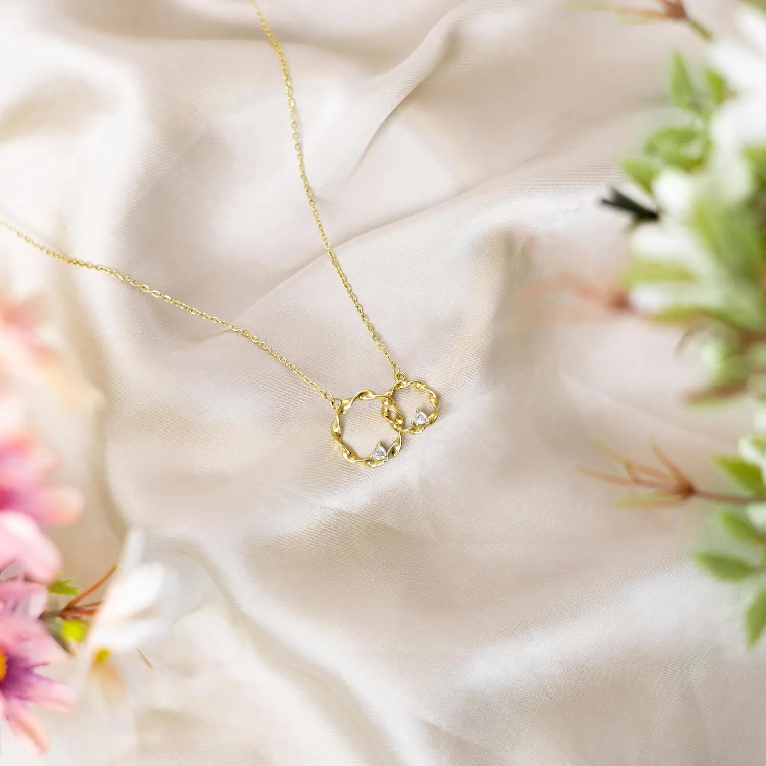 Suavell Sister Necklace - Sterling Silver Interlocking Double Circle Necklace - Birthday Gift for Sister - Maid of Honor Gift