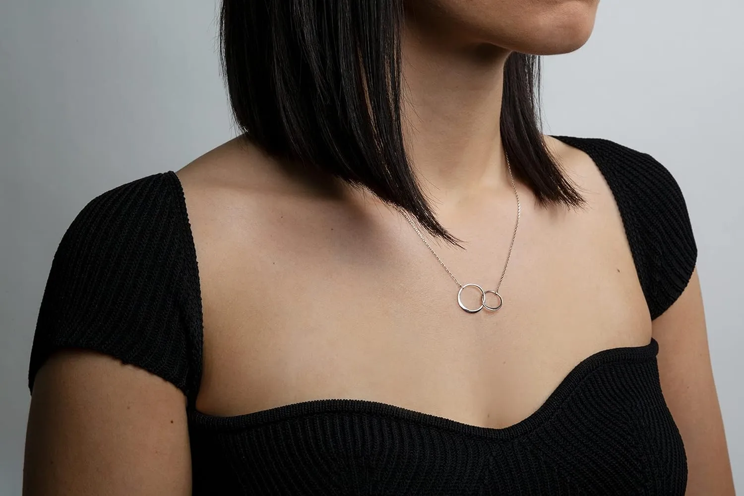 Suavell Sister Necklace - Sterling Silver Interlocking Double Circle Necklace - Birthday Gift for Sister - Maid of Honor Gift