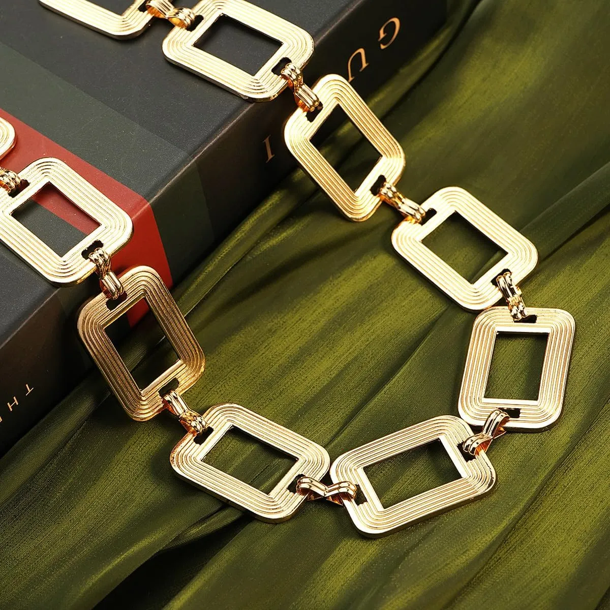 Trendy Women's O-Ring Adjustable Waist Chain - Fashion Accessory for Jeans and Dresses