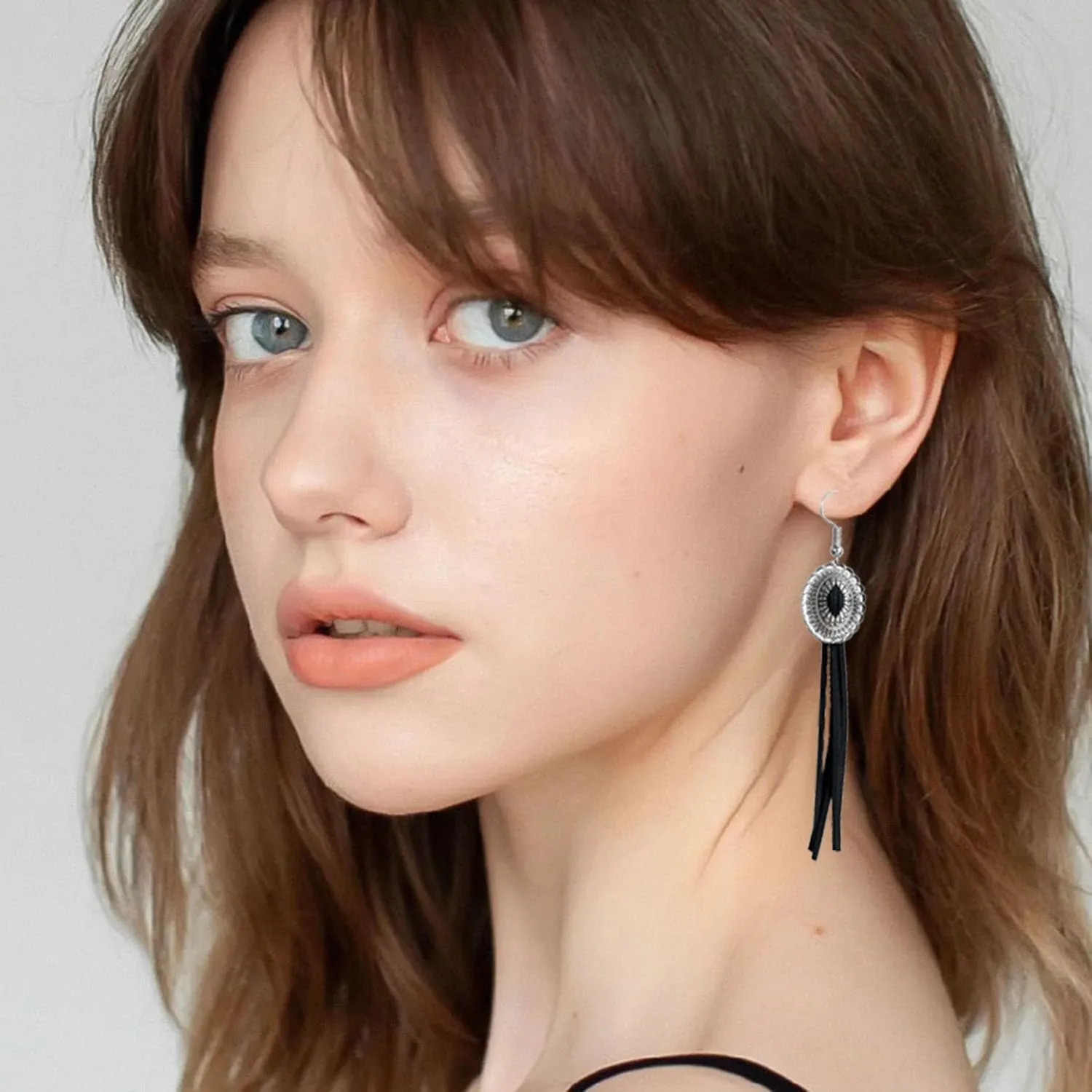 Western Cowgirl Earrings for Women Vintage Leather Tassel Long Drop Earrings Bohemian Brown Leather Earrings Western Trendy Jewelry for Women