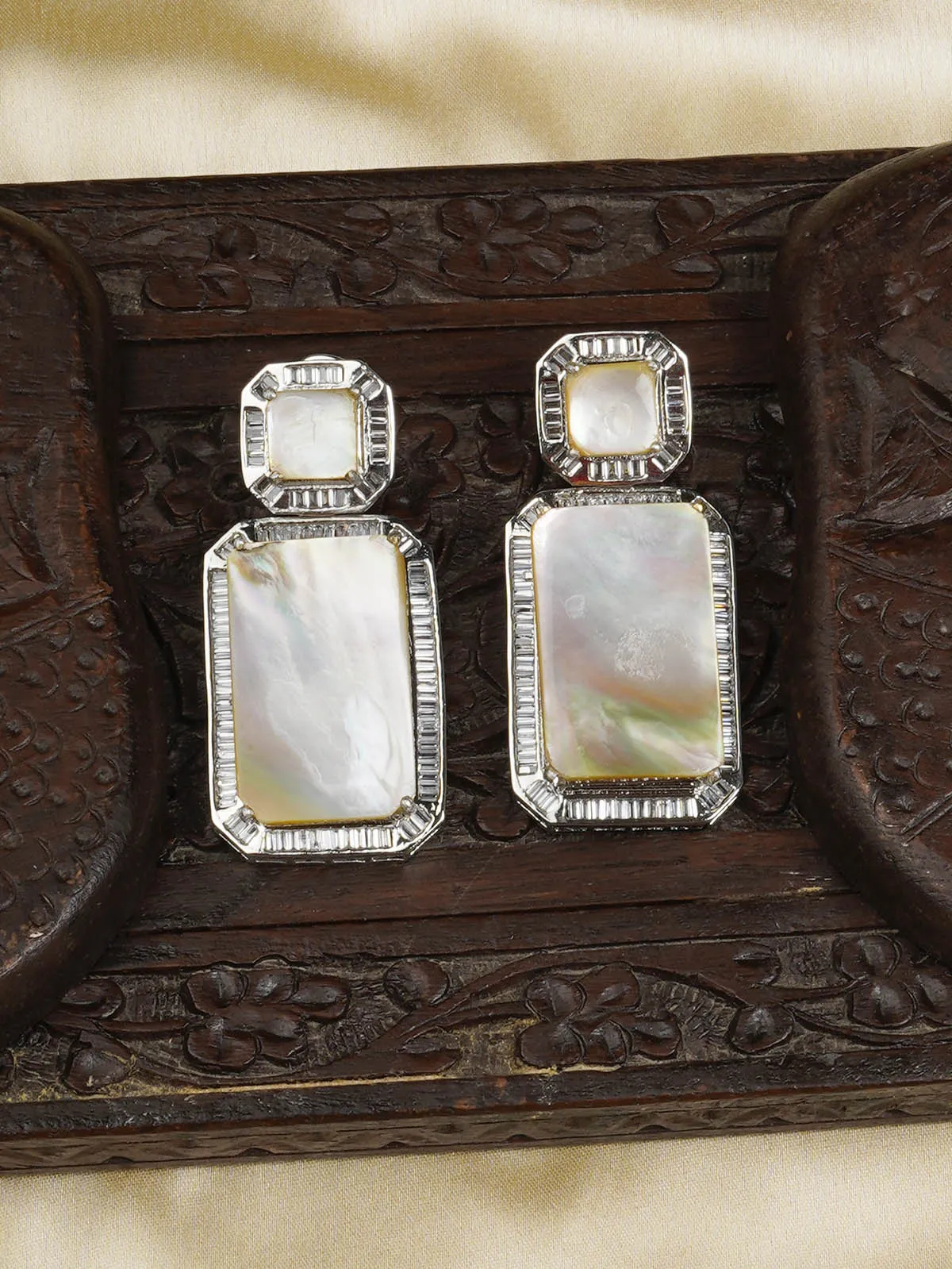 White Color Silver Plated Contemporary Earrings - CC-EAR12