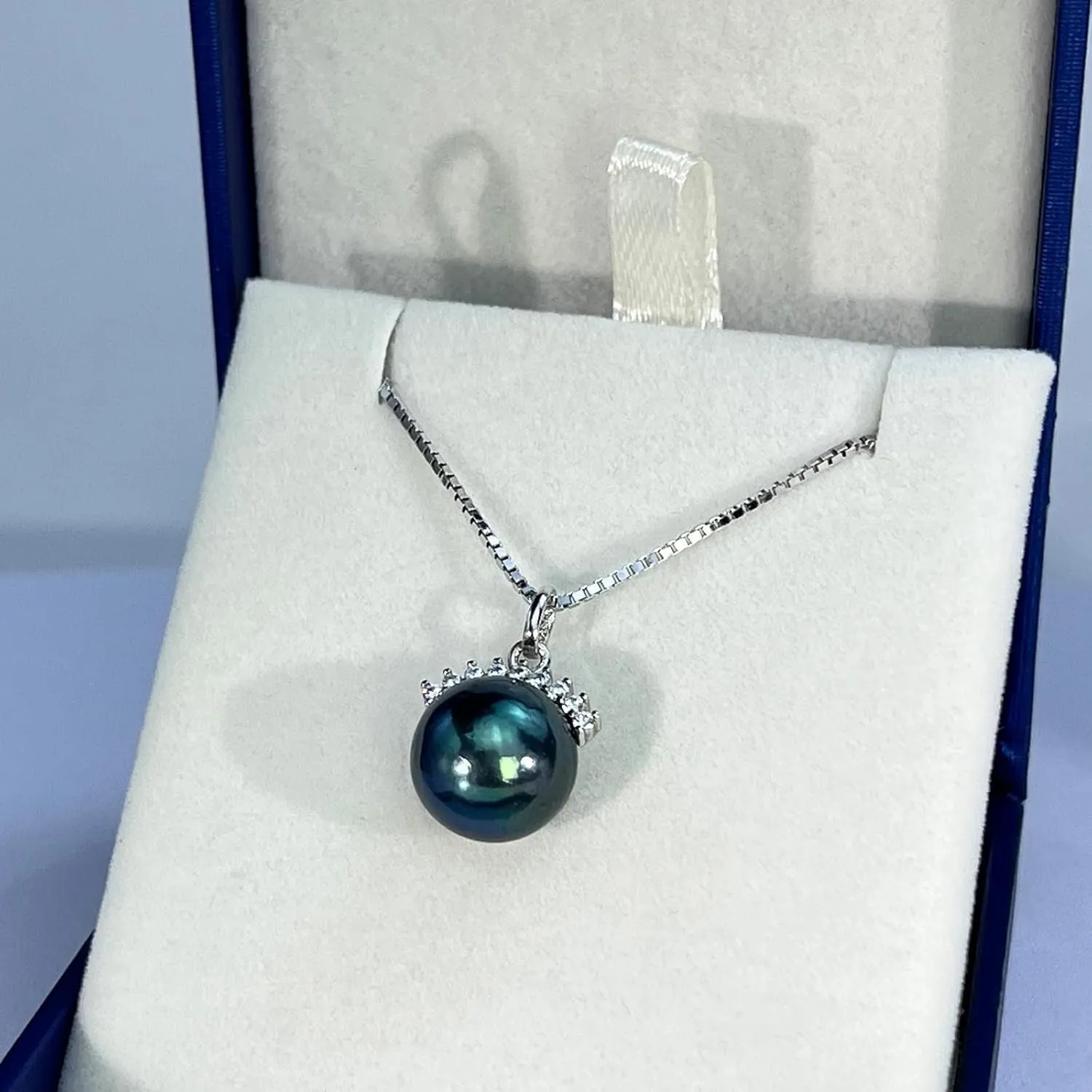 YAMI Tahitian Black Pearl Pendant Necklace for Women, S925 Sterling Silver with 11-12MM Saltwater Cultured Round Pearls, 18 2 Inch Adjustable Chain, Luxurious Birthday Jewelry Gifts for Mother Wife